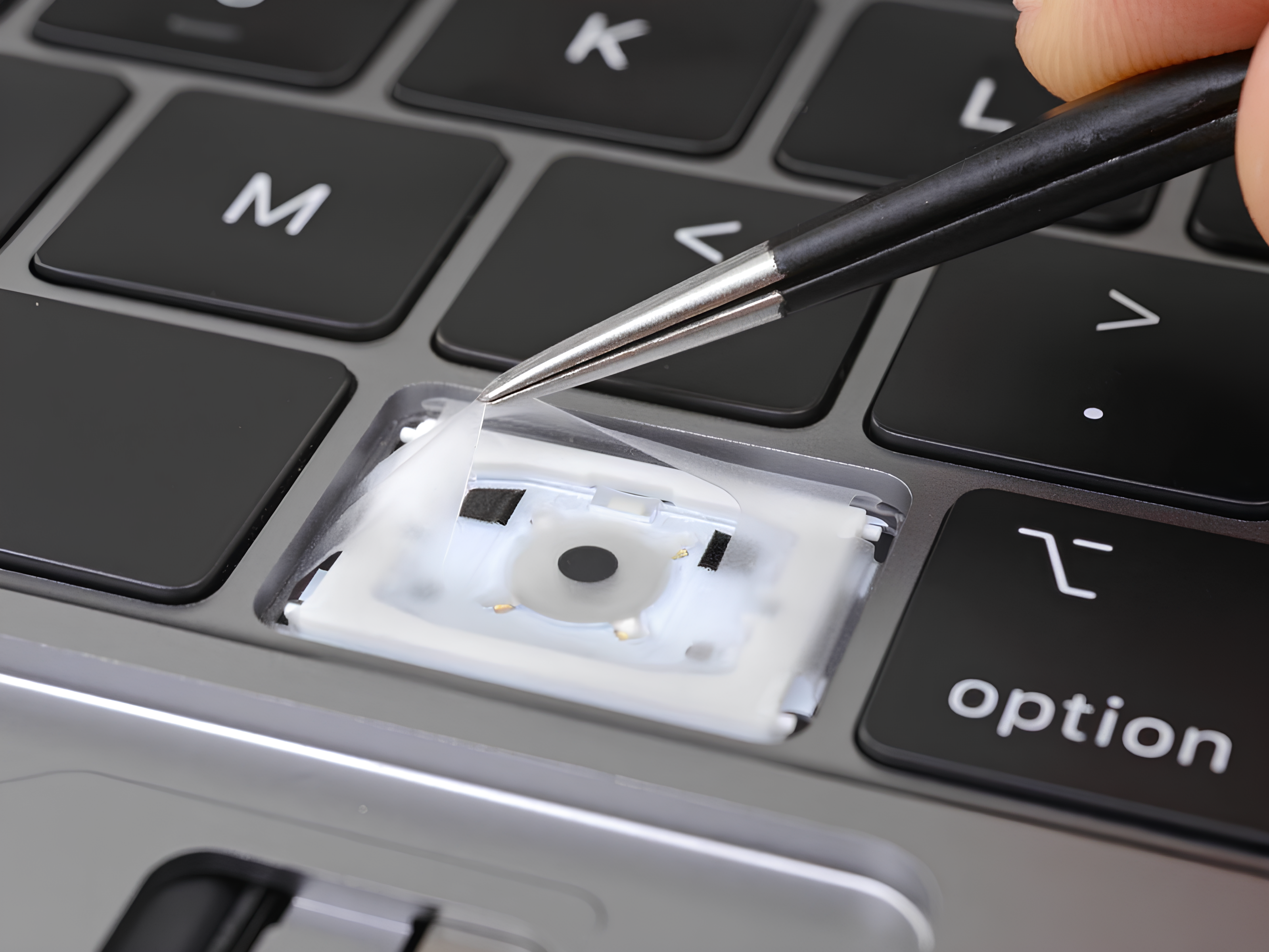 Заміна однієї кнопки на MacBook