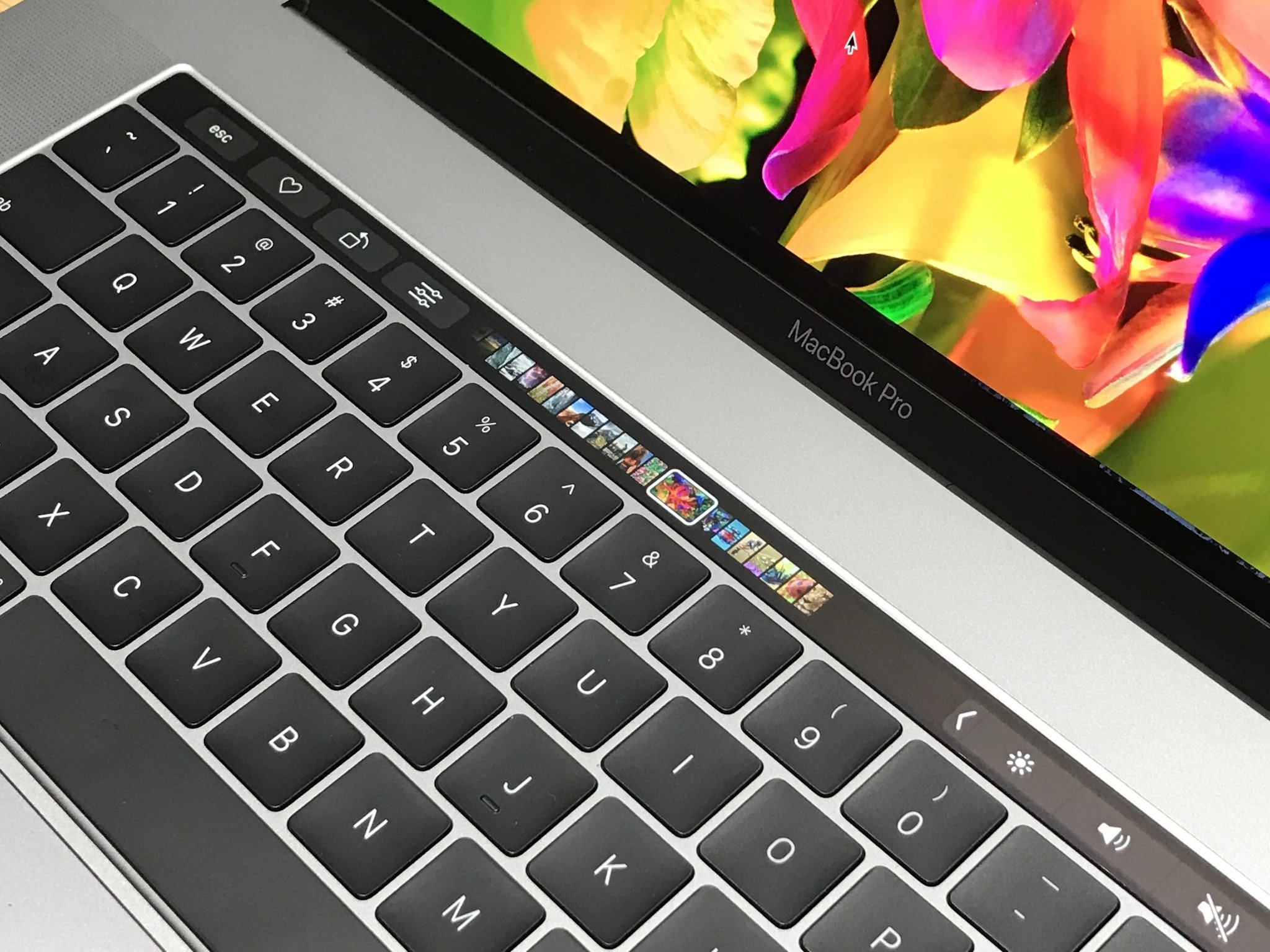 Купити оригінальний Touch Bar для MacBook