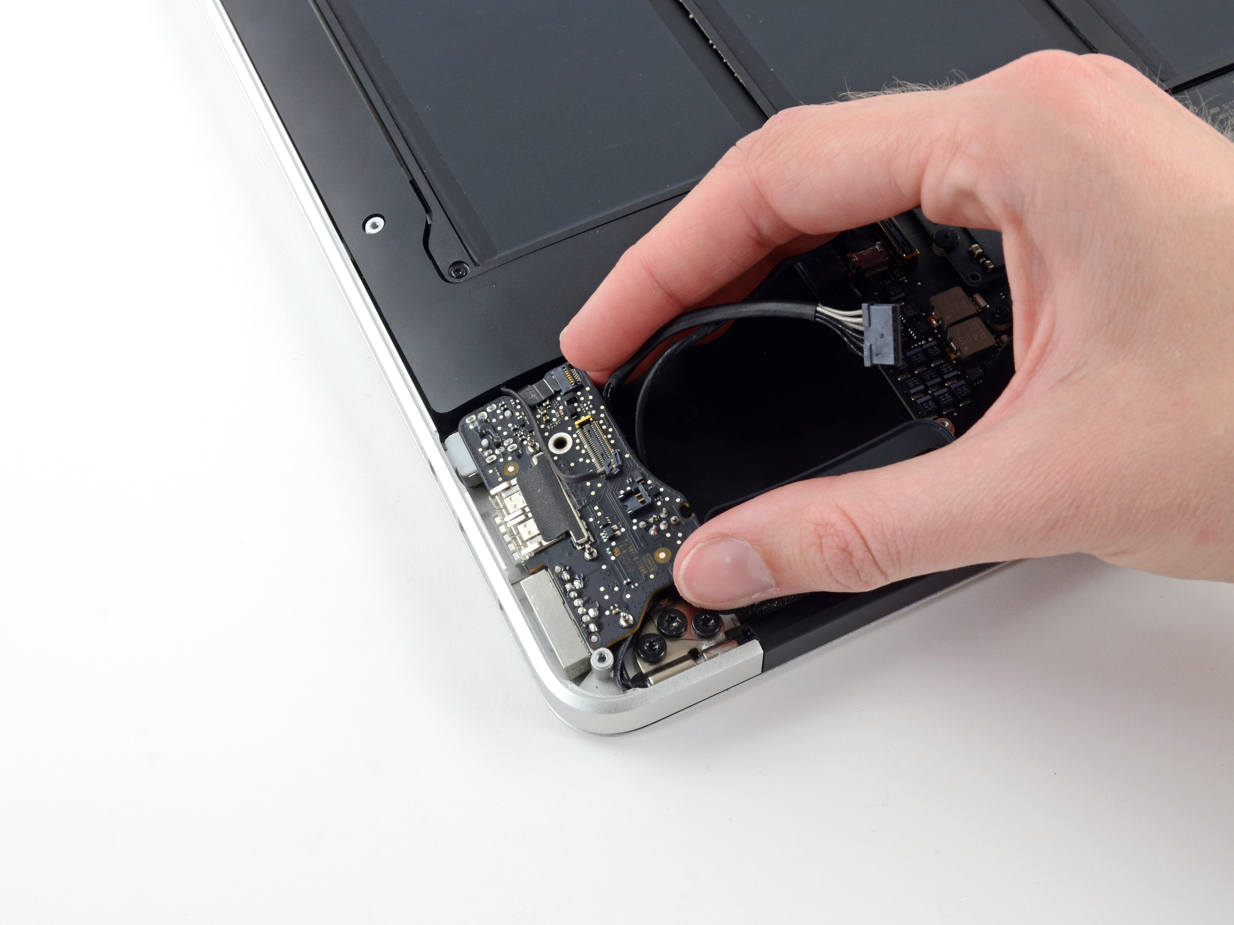 Купити I/O Board для MacBook: Оригінальні плати для надійної роботи ноутбука