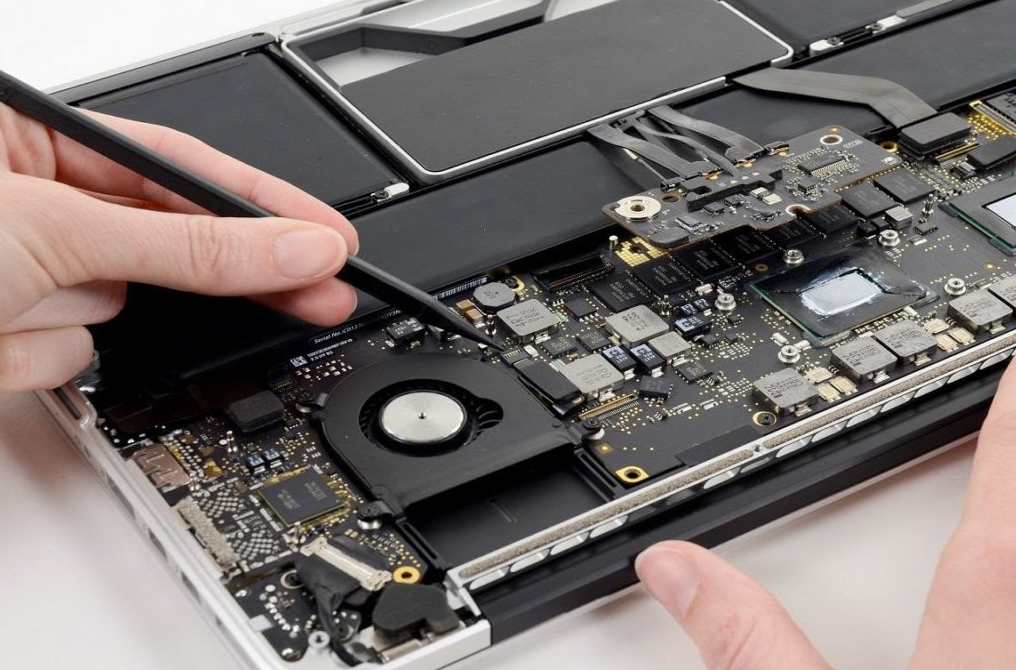 MacBook перегрівається і вимикається — що робити