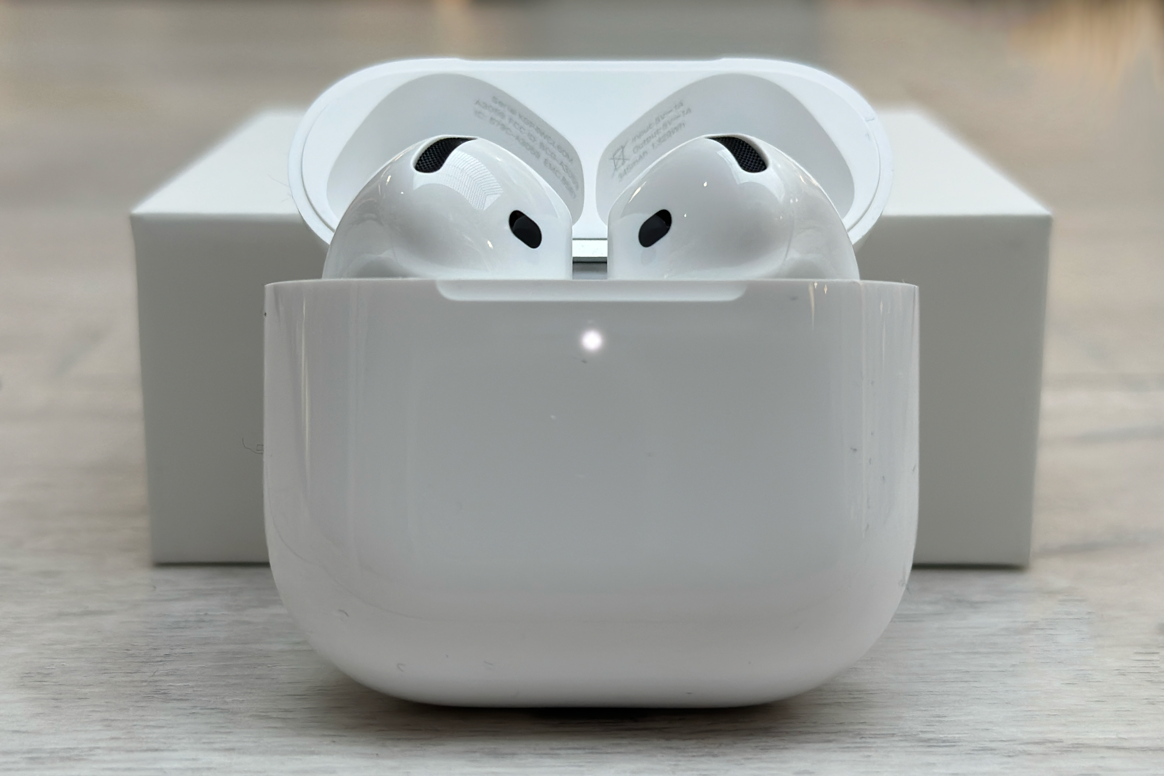 Оригінальні Apple AirPods 4 — купити в Україні за найкращою ціною