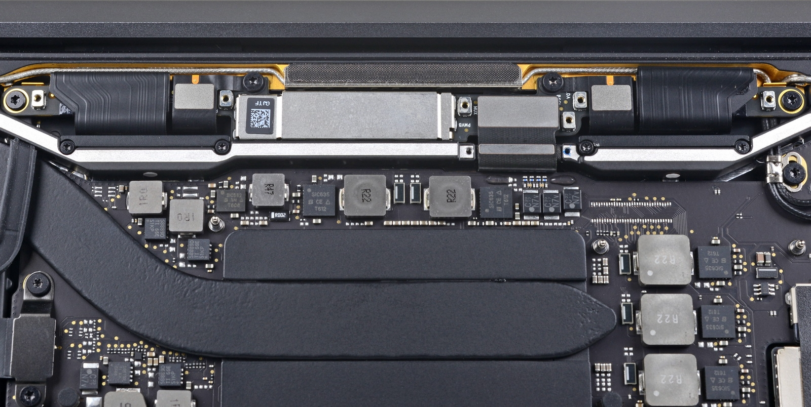 Шлейфи для MacBook: які бувають і як не помилитись з вибором