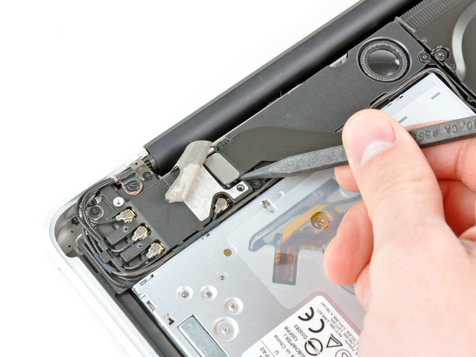 Шлейфи для MacBook: які бувають і як не помилитись з вибором