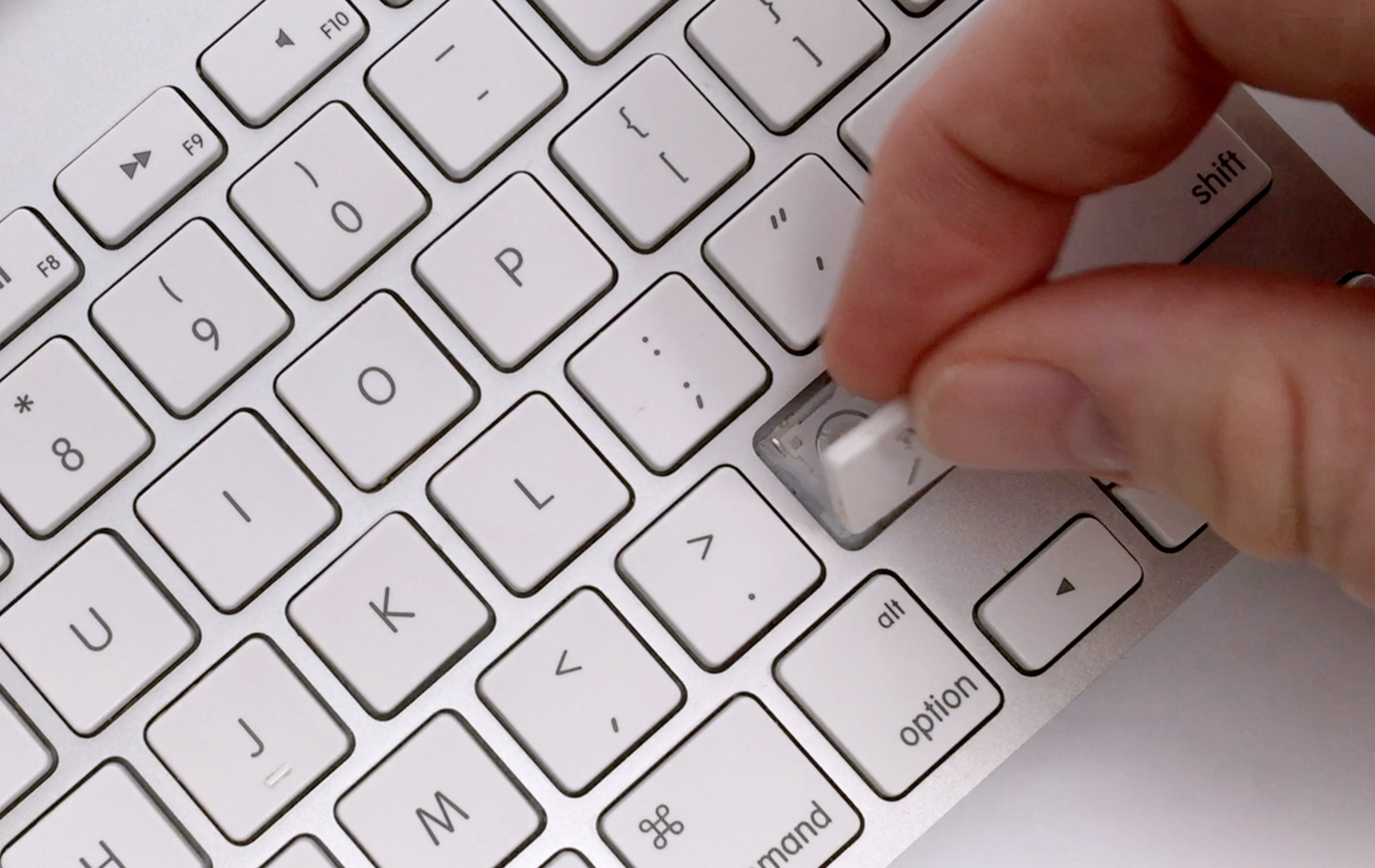 Де купити оригінальні кнопки для MacBook